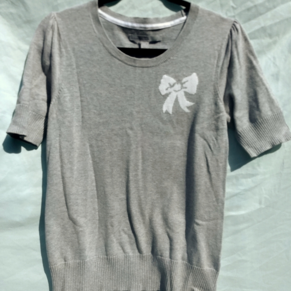 Old Navy short sleeve sweater with bow - size M